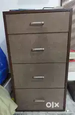 Wooden cabin with 4 drawers