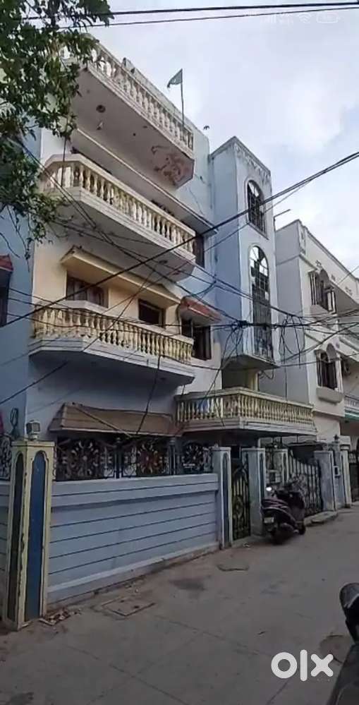 Semi commercial old independent house in Mehdipatnam 3.20cr negotiable