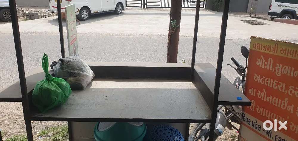 Dokala  matchin  , tea stall table  ,  dokala  matchin  cabin box