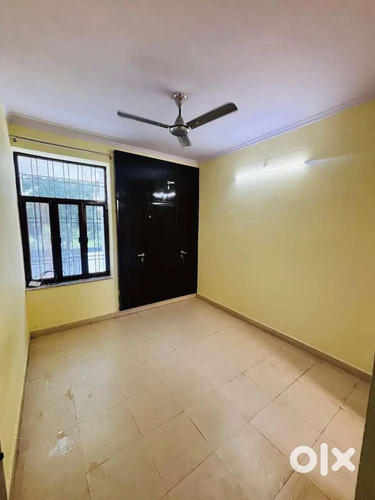 2 bhk flat ground floor near khatipura railway station