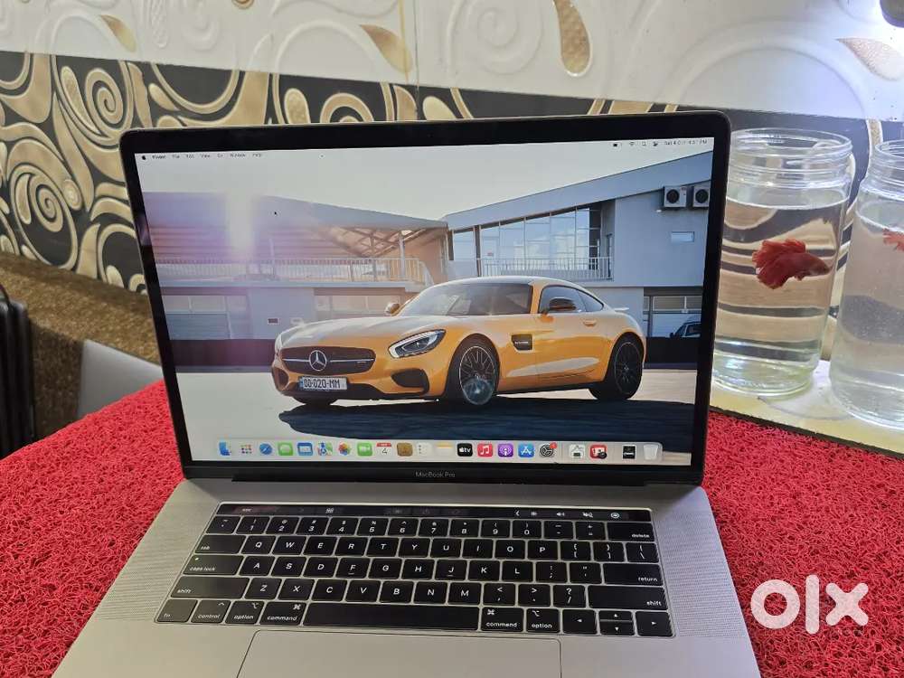 Apple Macbook Pro i9 16gb 512gb 5.5gb GRAPHICS 15inch Retina Touchbar