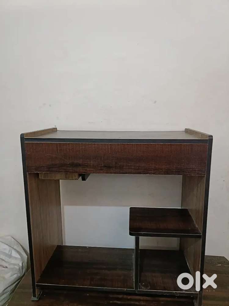 Computer table