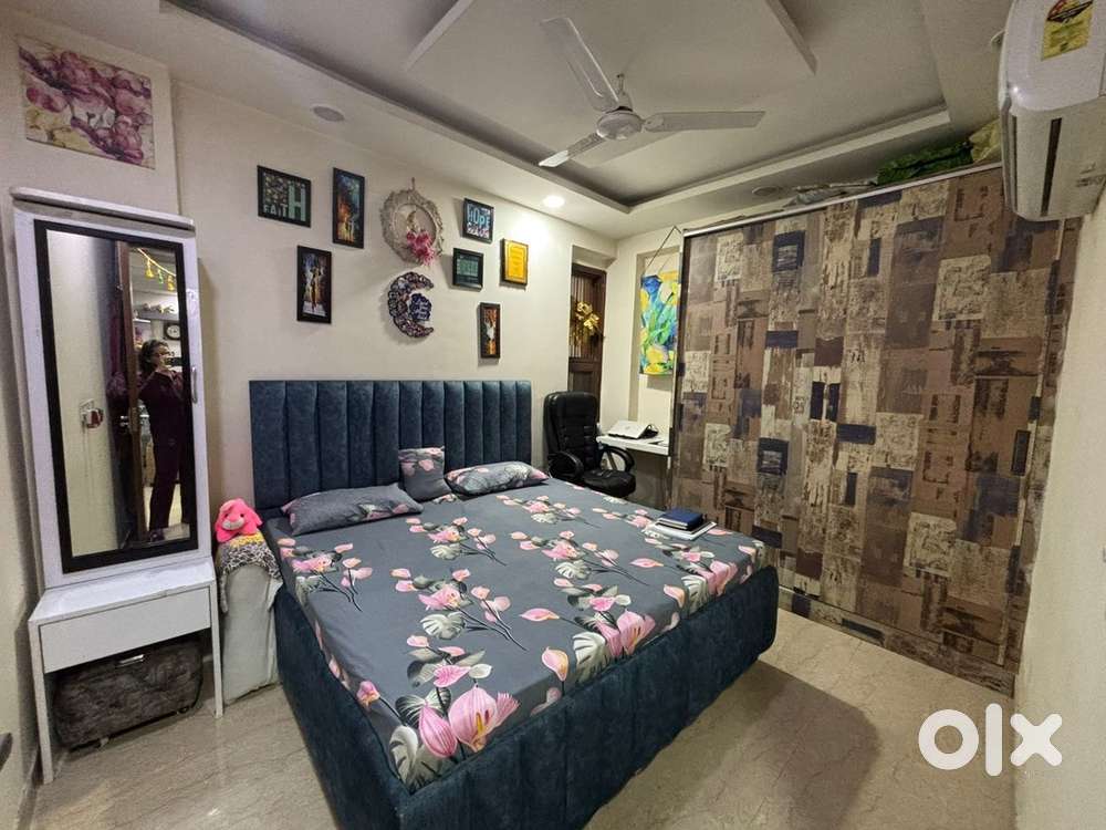 A beautiful 2BHK  semi furnished flat for rent in Aggarwal Res