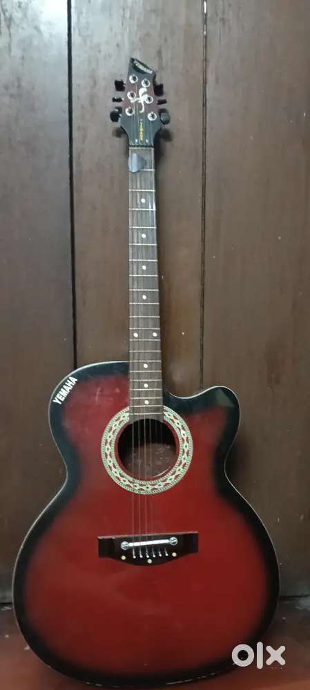 Guitar F-hole model local (YEMAHA)