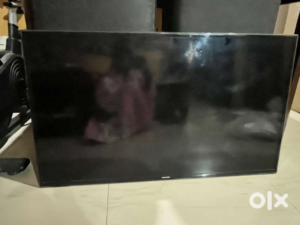 Samsung 40-inch Full HD Smart LED TV (UA40H6400) – Excellent Condition