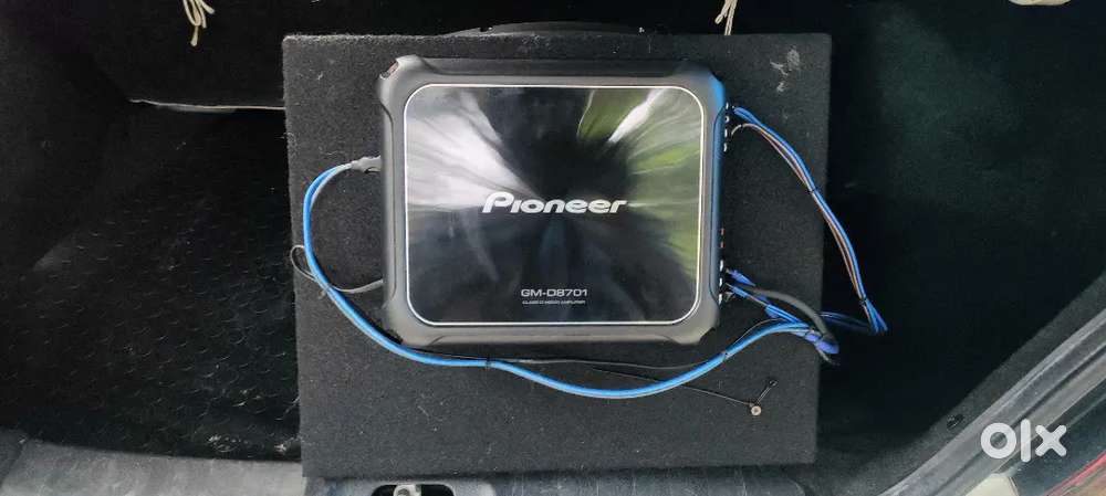 PIONEER GMD 8701 AMPLIFIER AND PIONEER 1212D4 SUBWOOFER WITH BOX