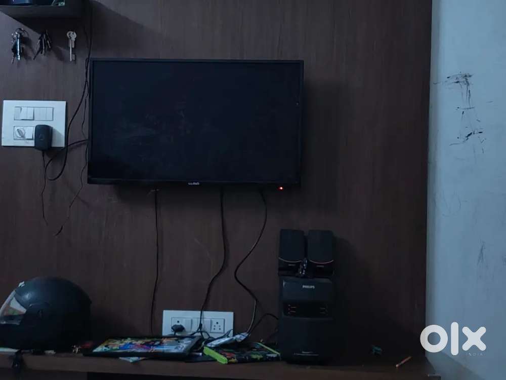 Llyod , 35, lcd tv, 7000