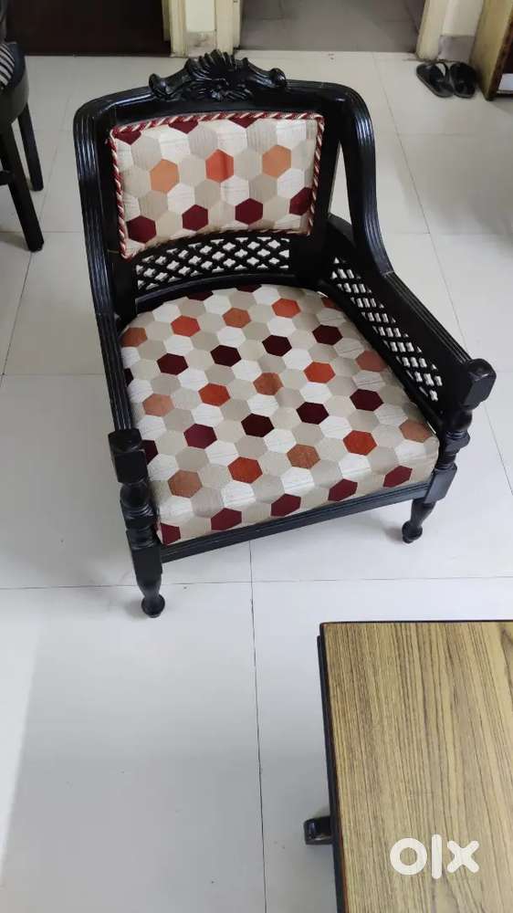 5  seater  वुडेन  sofa  in good  कंडीशन