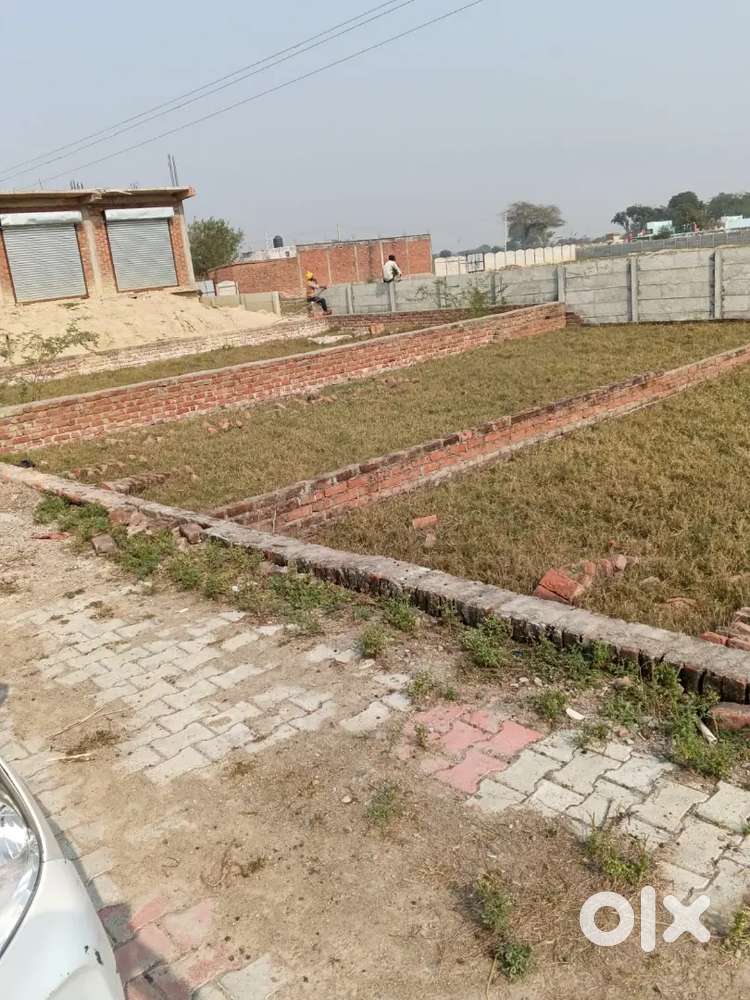 Durga petrol pump ke samne plot hai 50 mitter ki duri par