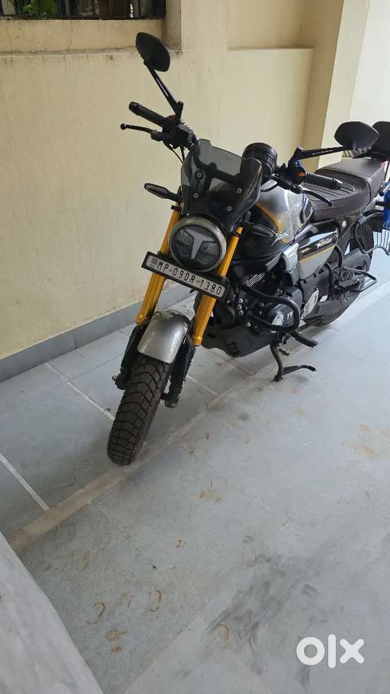 Top condition TVS Ronin Top Model with all accessories