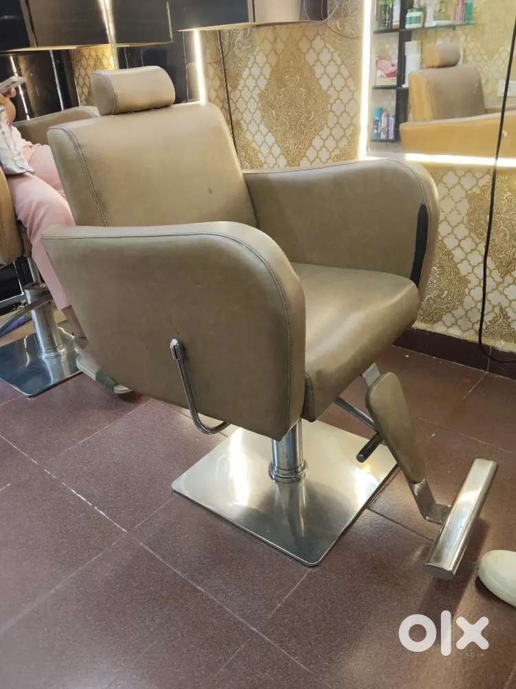 Saloon matarial