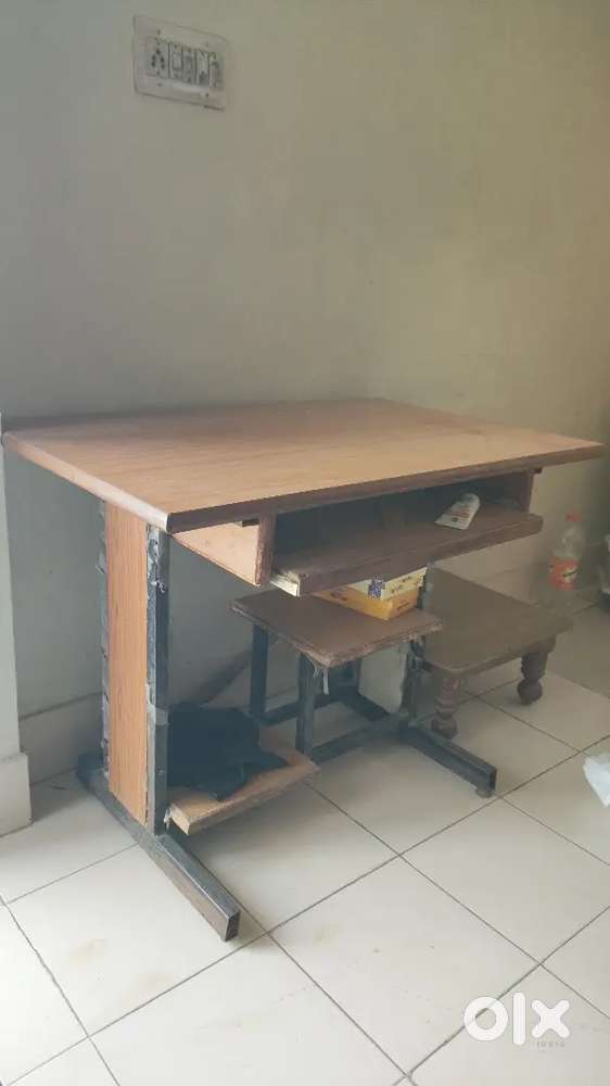 Sell my desktop office table