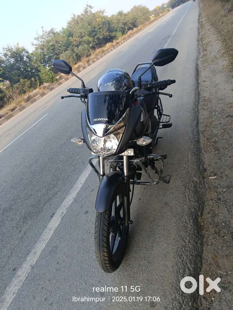 Neat bike with single hand drive