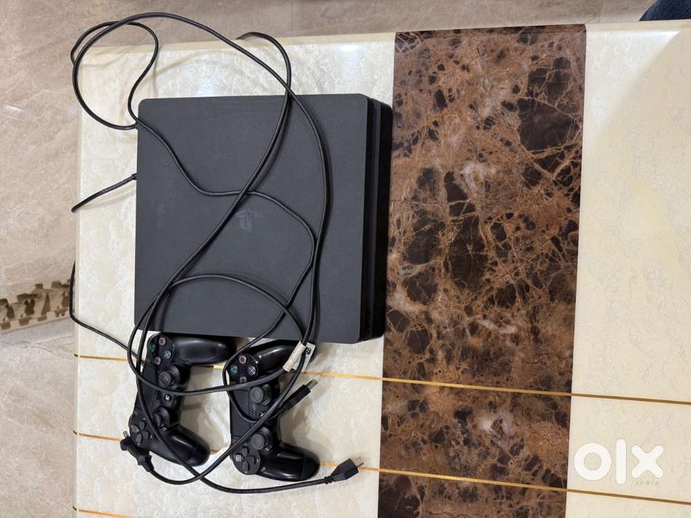 PS 4 with extra controller