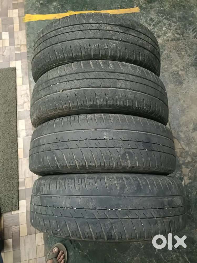 Innova SX4 ecosport scross breeza tyre with rim