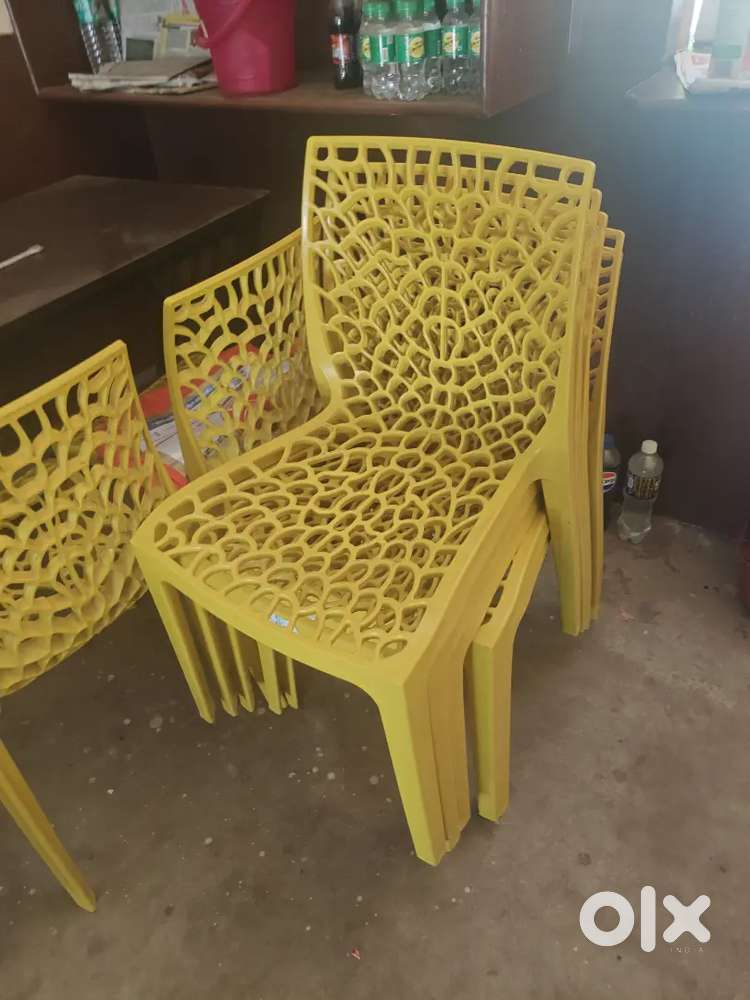 sitting chair totally 20 chair selling, 5 table