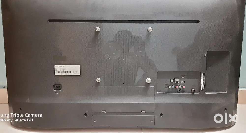 LG 43 4k LED TV DISPLAY DAMAGED