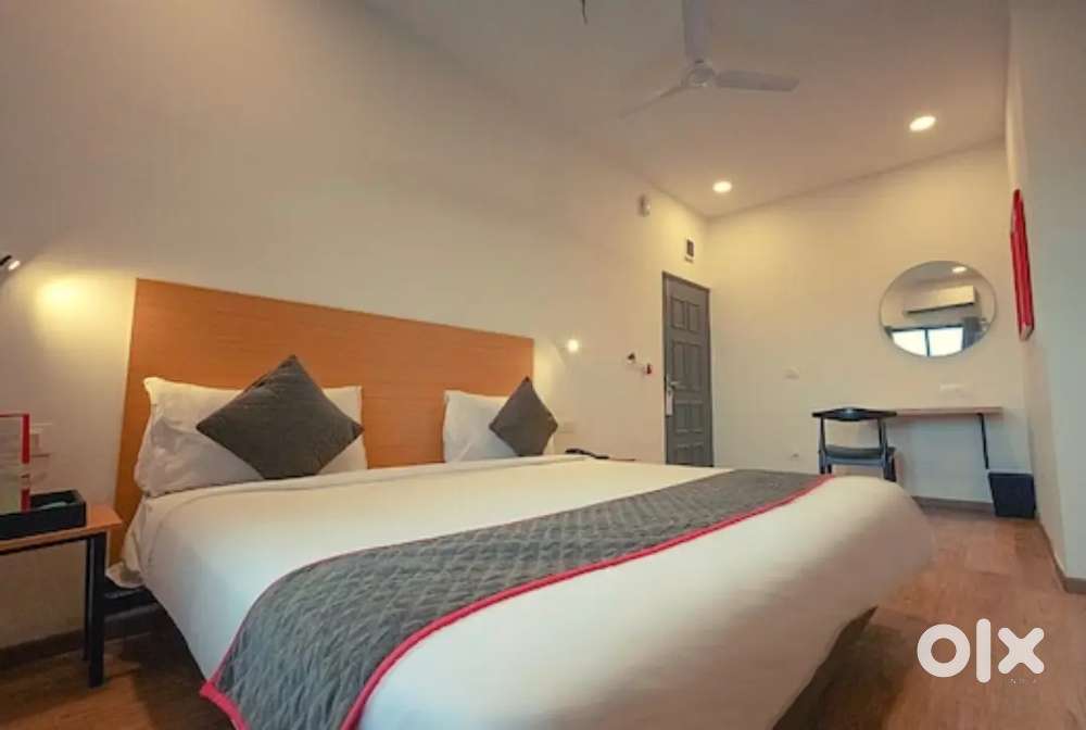 अनुभवी रूम सर्विस और हाउसकीपिंग स्टाफ