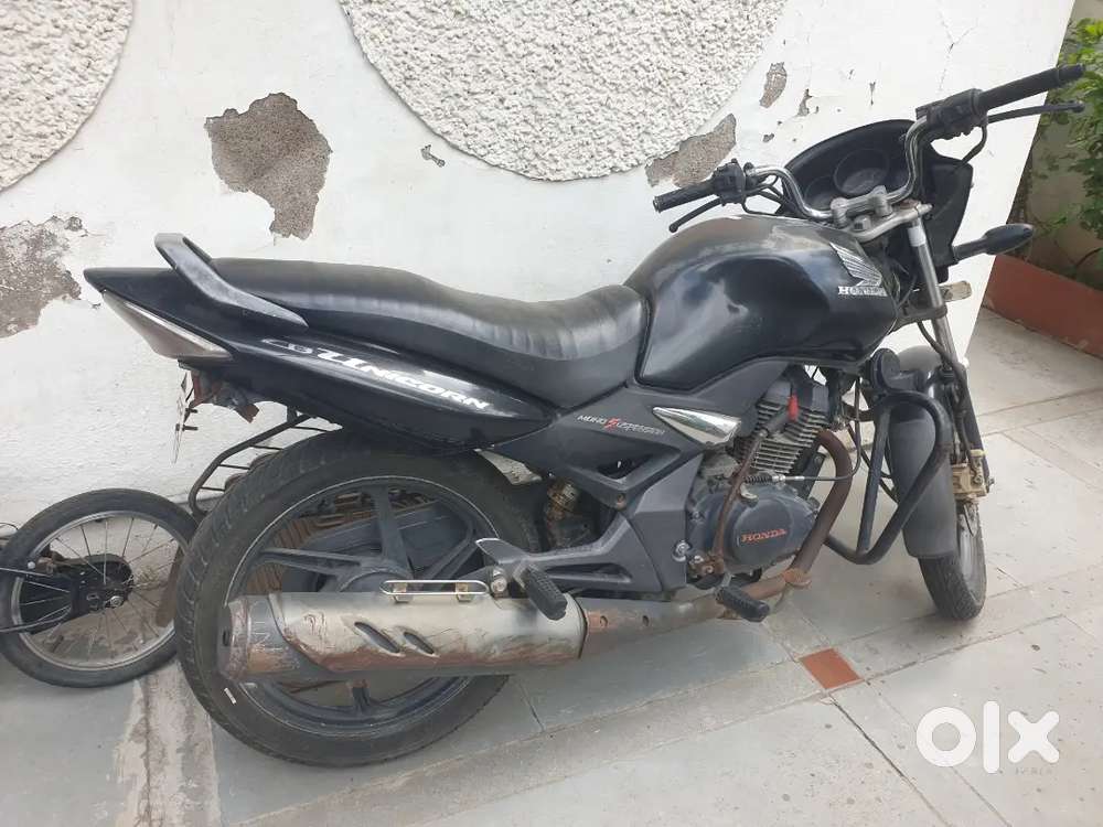 One hand use in proper working condition