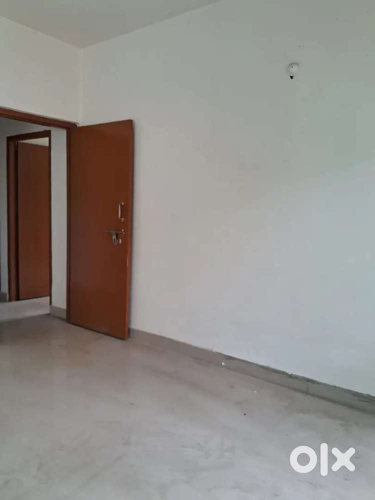 It's a new 2 BHK ready flat in Madhyamgram at low price