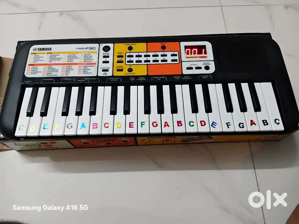 Yamaha F30 Piano
