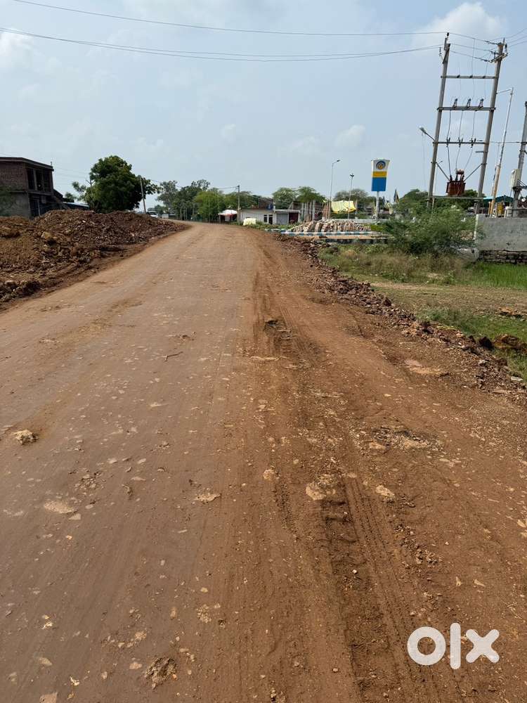 Bada gaon mou highway 100 feet road pr plot sell krna h
