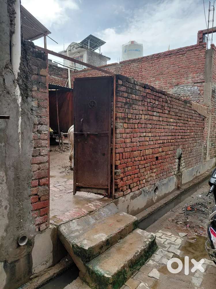Men market  k pass 200 mitter  andar