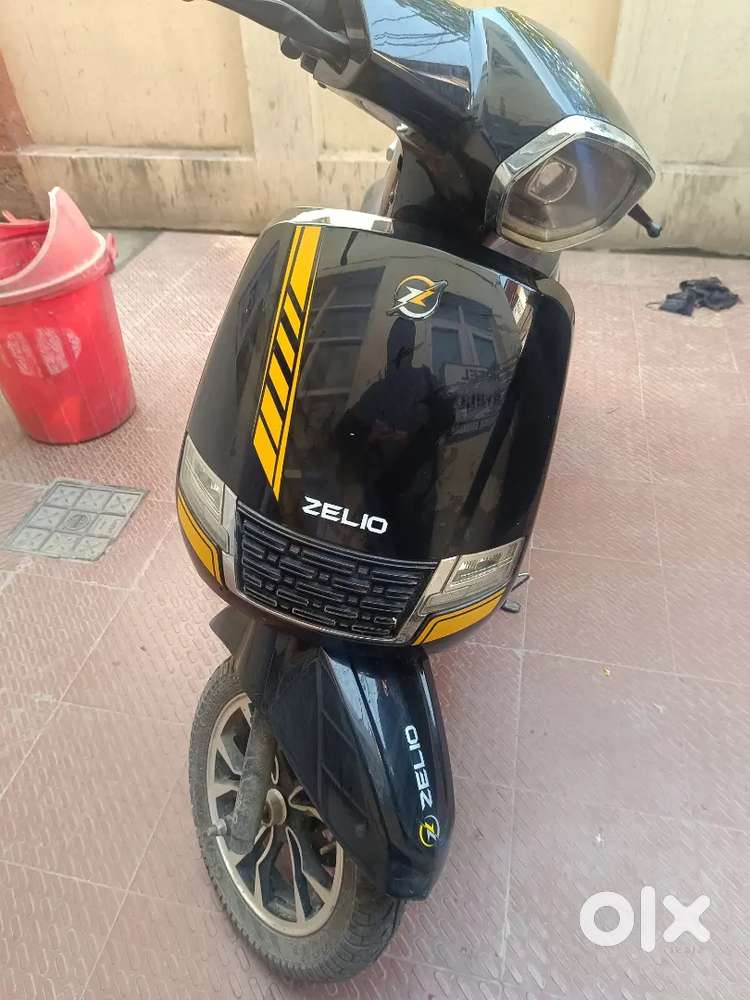 Selling zelio eeva zx pluselectric scooty best condition