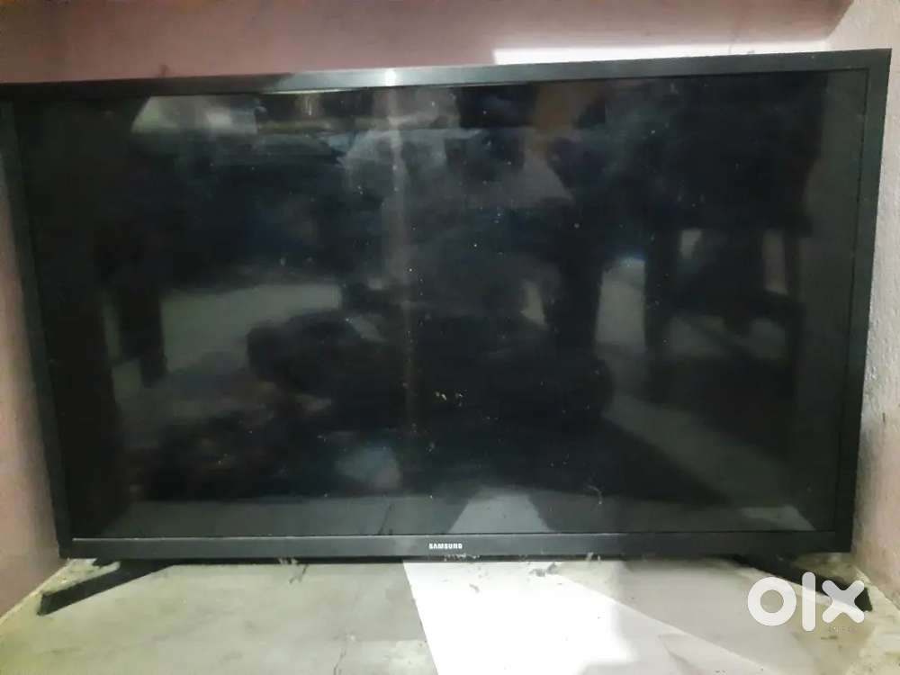Samsung 32 Inc LED TV (Not a Smart TV)