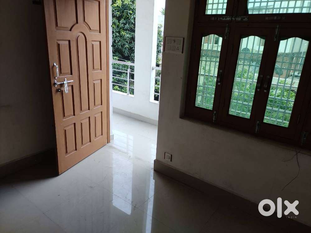 single room with balcony and large ventilation near station