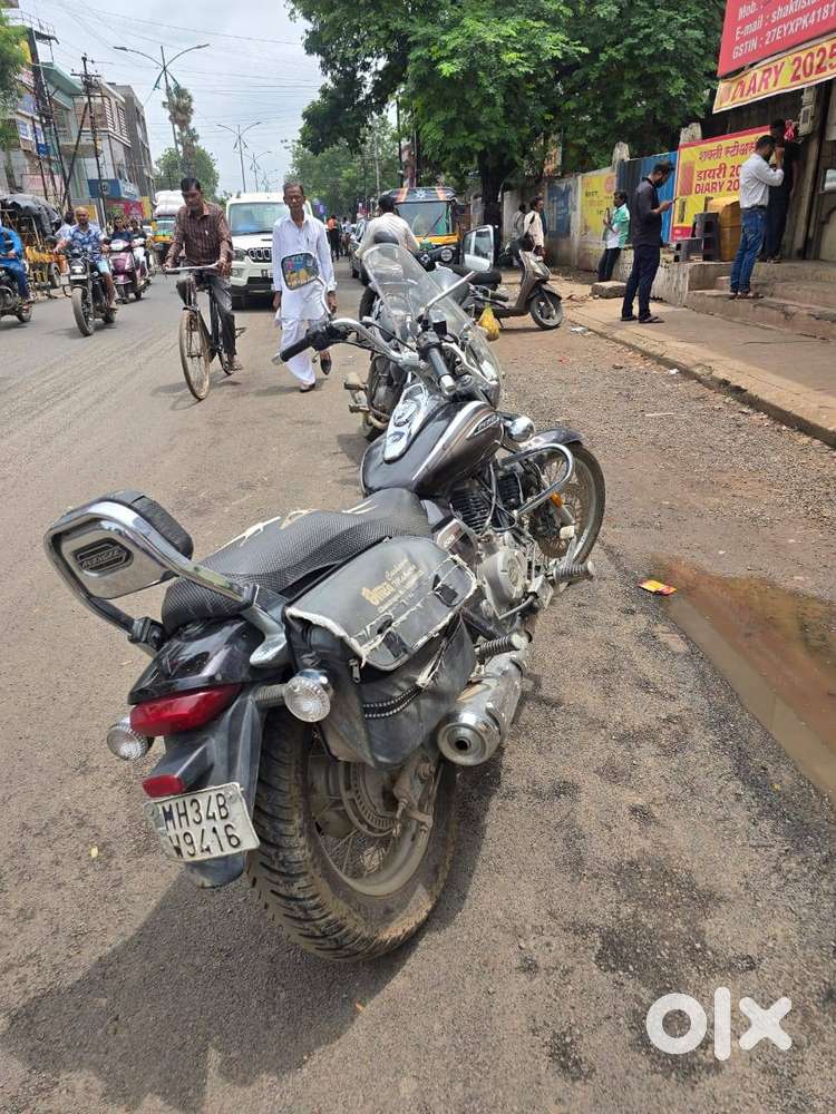 One hand drive bajaj avenger 220 model avrege 30 highway and city 25