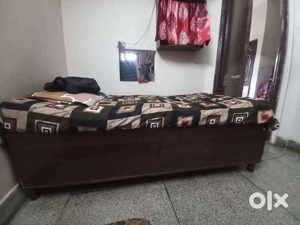 Diwan with mattress