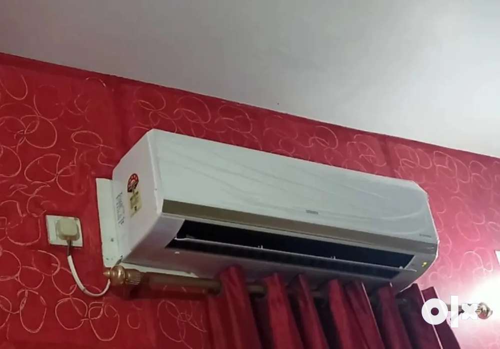 Look like new HITACHI split air conditioners are available for sale