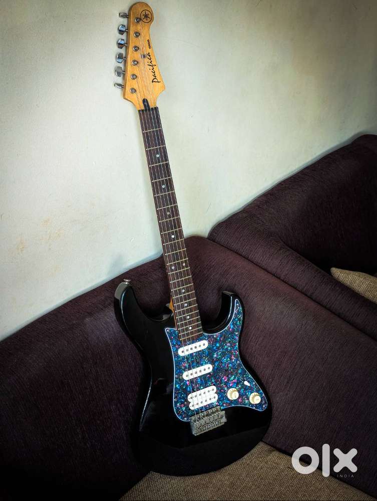 Yamaha Pacifica 012