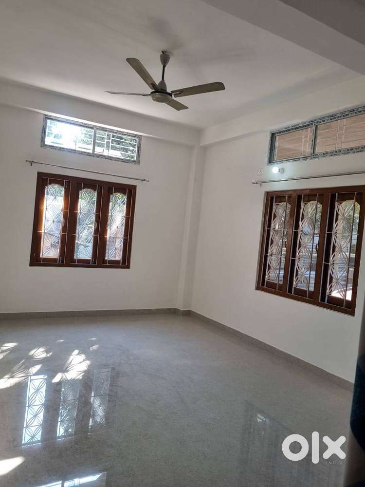 2 bhk for girl student or working lady
