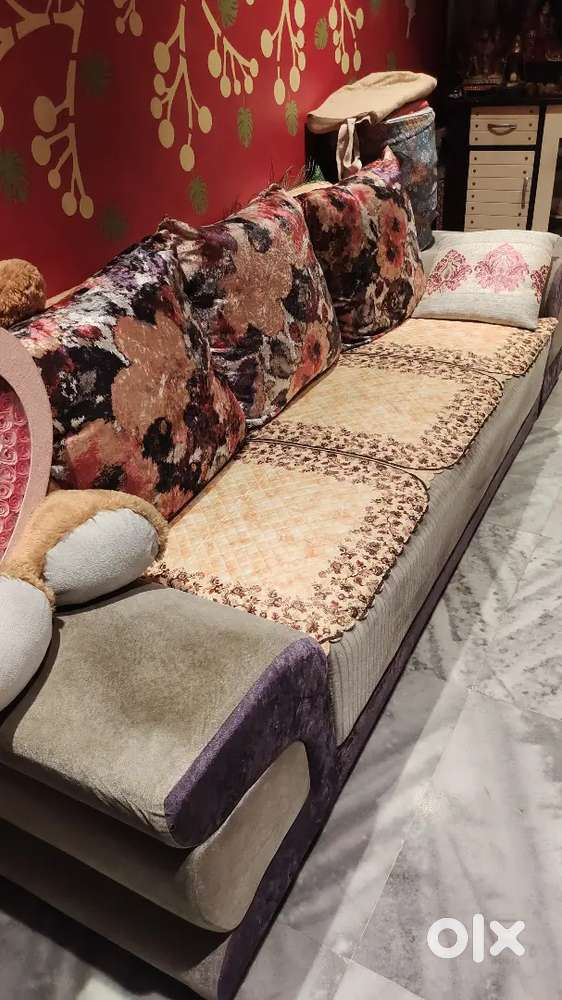 3 seater welwet sofa