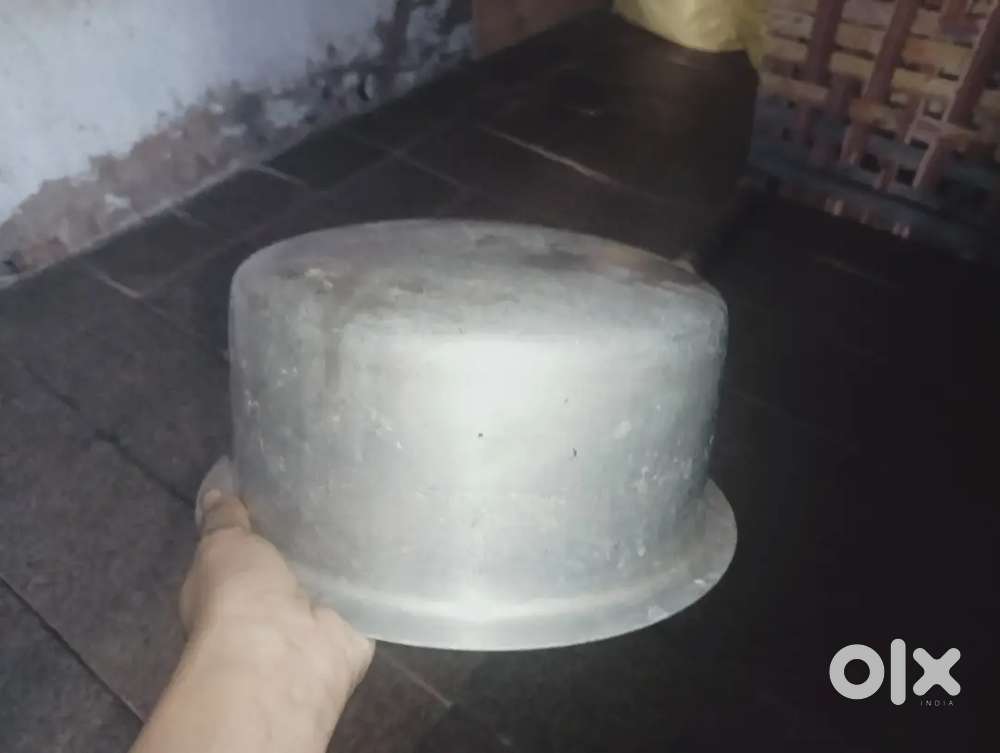 किचन में रसोई बनाने की एक तपेली यानी की एक बर्तन सिर्फ ₹100 में