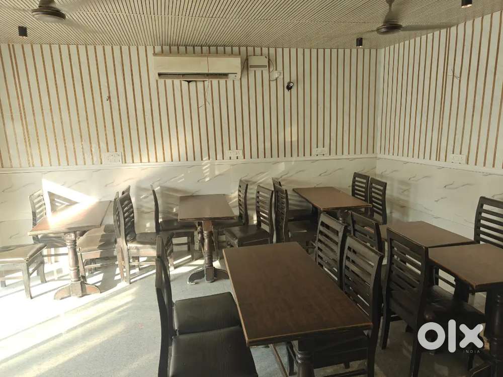 1 Table 4 person with chair ×4 table    1 table 2 parson with chair ×2