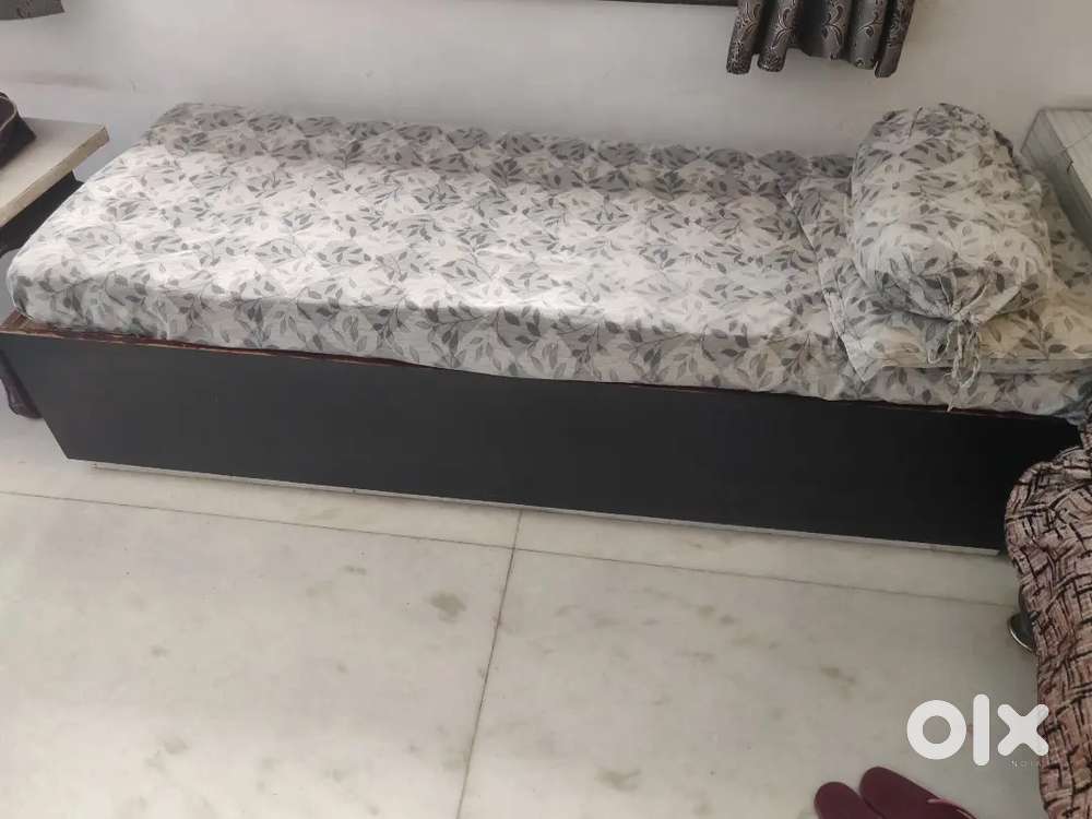 Shetty with bed