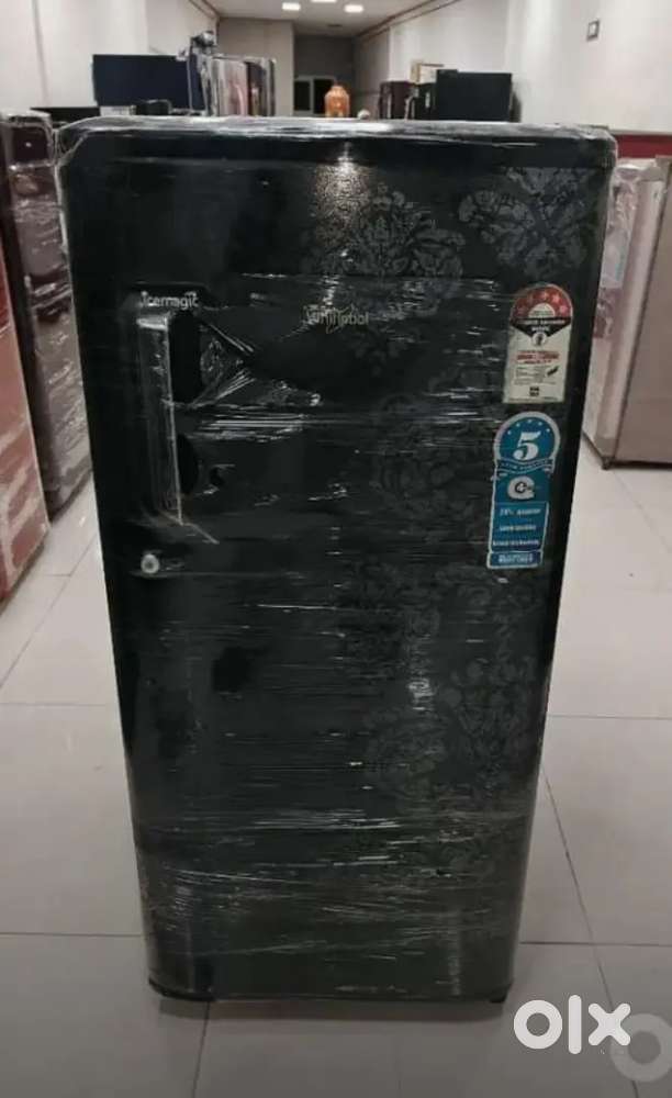 Second hand fridges showroom *(=