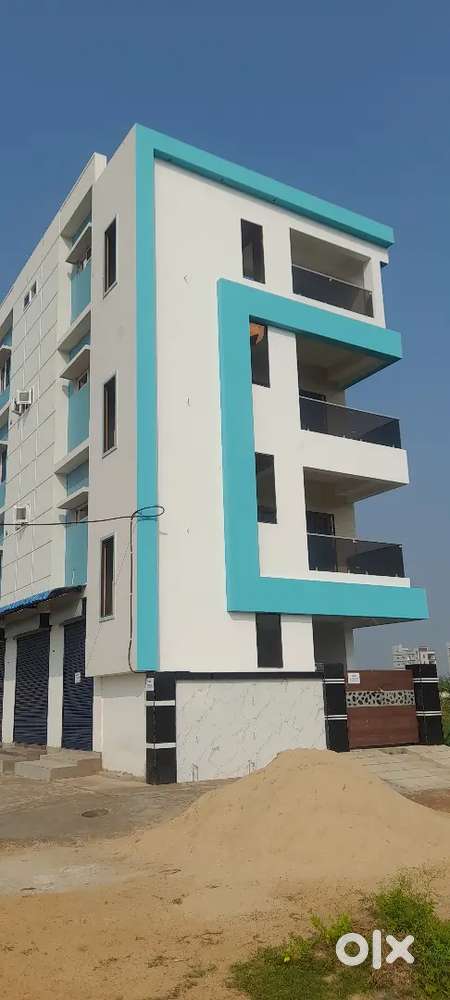 4 shops  and 1 godown and  2 bhk house  for  rent
