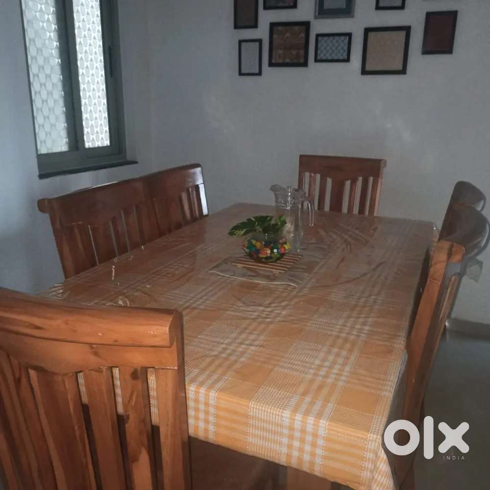 6 seater wooden dinning table excellent condition