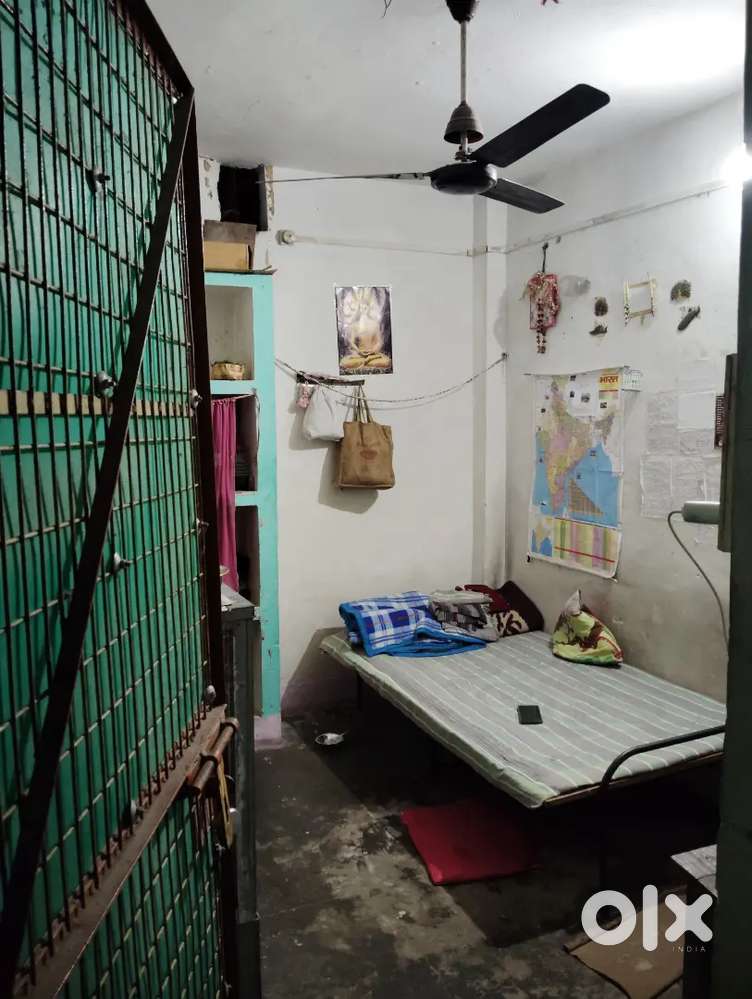 केवल लड़कियां ही sms करे । जिसको जरूरत हो । 1 कमरा 1 हाल, टॉयलेटबाथरूम