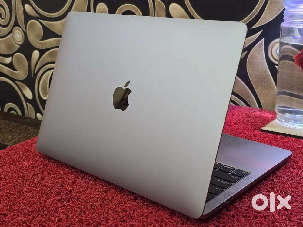 2022 M1 Apple Macbook Pro 8gb 256gb SSD 13inch Retina Touchbar
