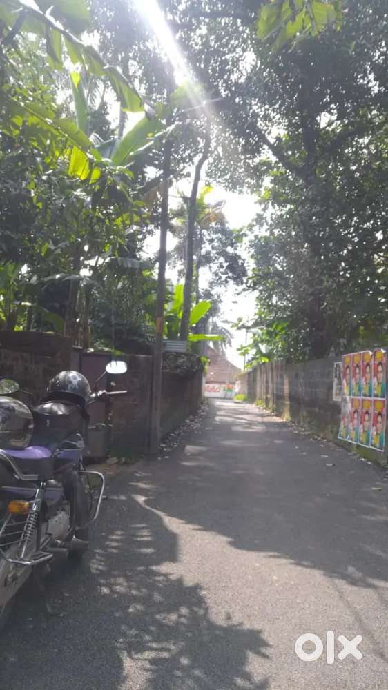 Emergency sale vellayani santhivila kurumi roadil