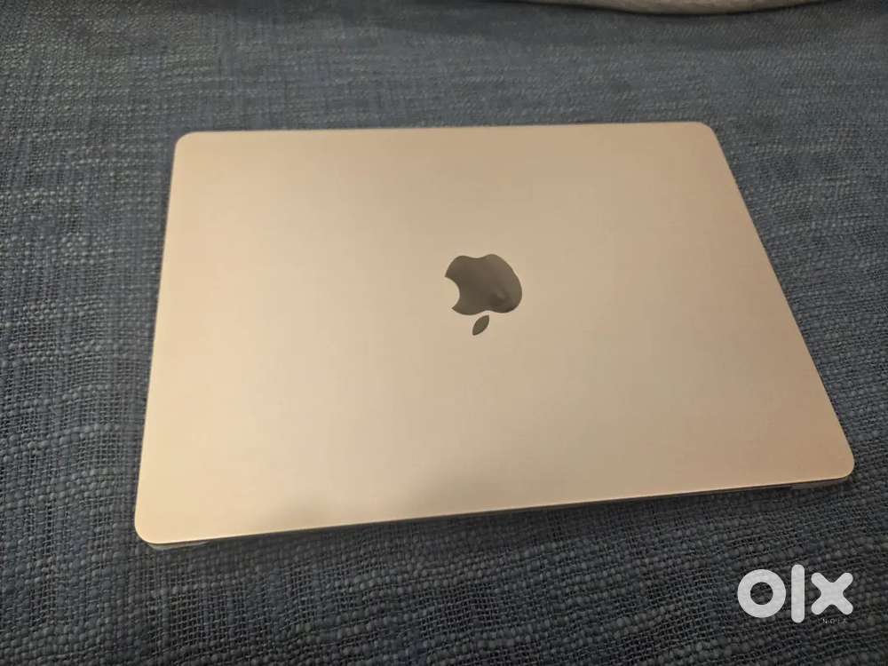 Apple MacBook Air M2 chip 8GB RAM 256GB SSD 13.6 inch