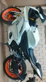 R15 V4 White - Superb Condition SportsBike
