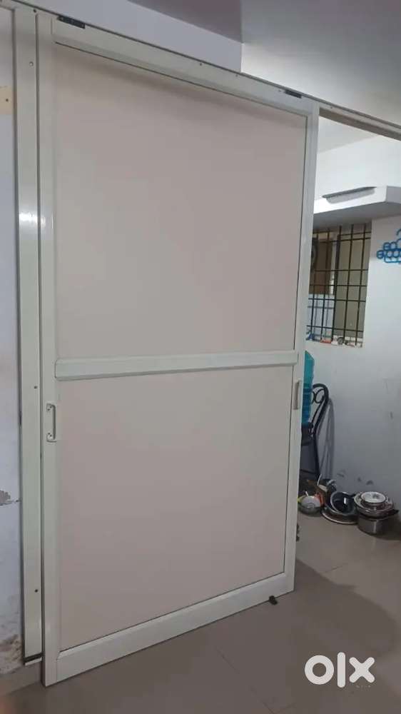 White single aluminium door for commercial use