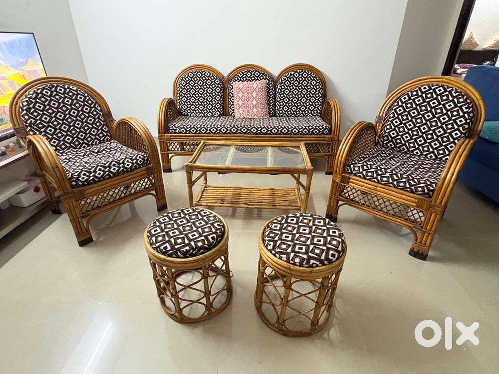 Sofa Set 3 +2 seater with Cushions and Glass-Top Center Table