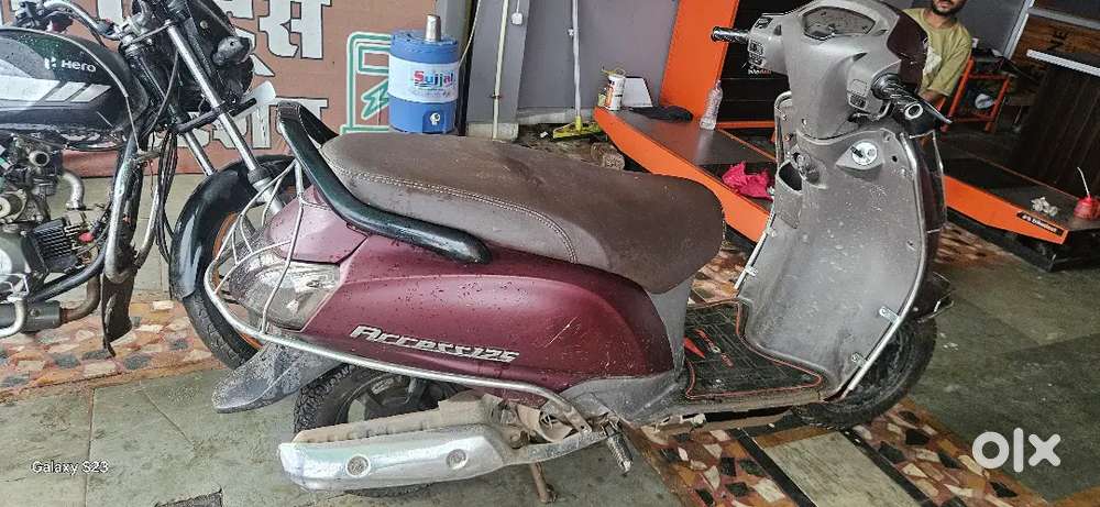 सभी टू व्हीलर सर्विस एवं इंजन के कार्य हेतु कारीगर की आवयश्कता है।
